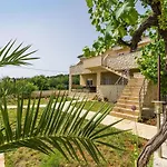 2 Bedroom Gorgeous In Apartment *