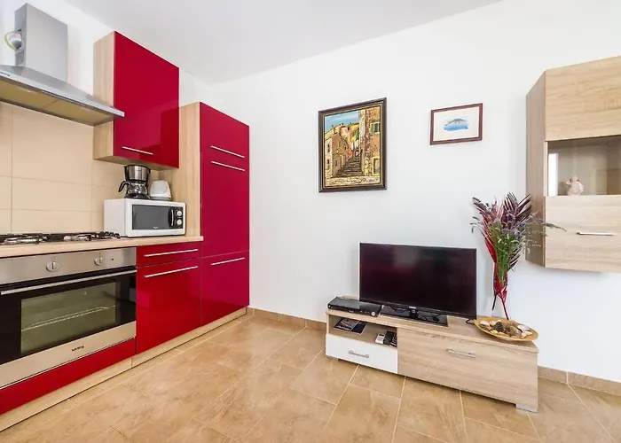 2 Bedroom Gorgeous In Appartamento Ždrelac
