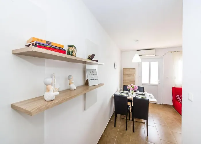 2 Bedroom Gorgeous In Apartament *