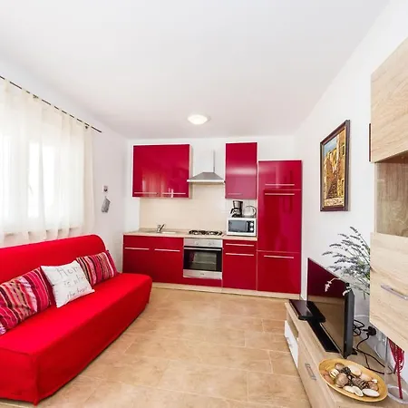 Lovely In With Swimming Pool Apartmán